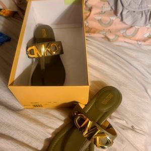 Michael kors size 8 olive green and gold sandels  new in box spring 2023